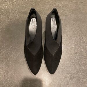 [SOLD] LIKE NEW! Stuart Weitzman Suede Ankle Boots